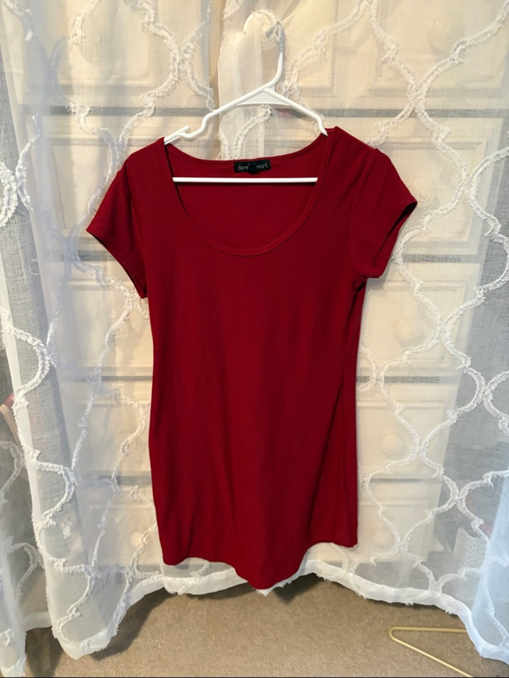 Derek Heart Scoop Neck Short Sleeve Tee in Burgundy